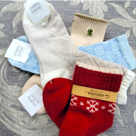 COACH | Signature Teal Patent Leather Wristlet - Picture 6 of 6